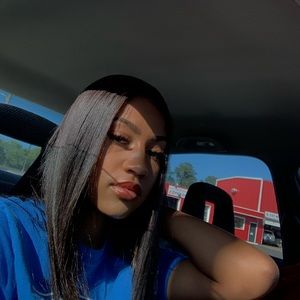 Meet your Posher, Daisha